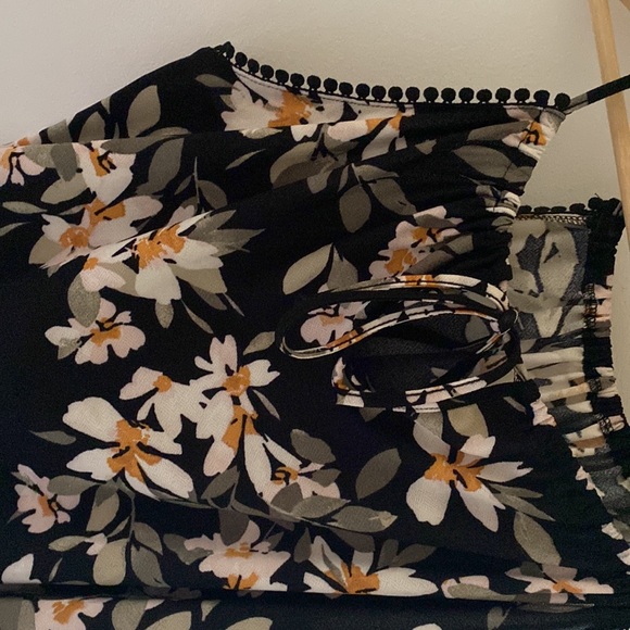 Tank top Blouse - Picture 2 of 3